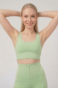 Sujetador deportivo corto de moda