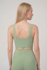 Sujetador deportivo corto de moda