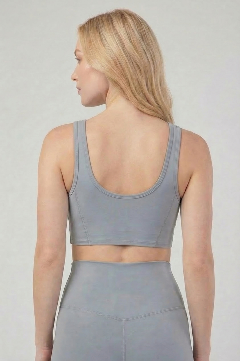 Sujetador deportivo corto de moda