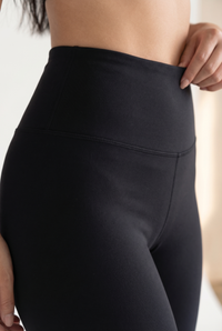 Contour High-Waist Capri Legging Apparel & Accessories > Activewear > Leggings > Capri Leggings by Profit Outfits