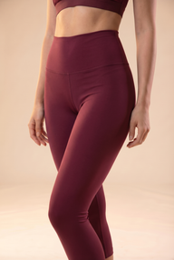 Contour High-Waist Capri Legging Apparel & Accessories > Activewear > Leggings > Capri Leggings by Profit Outfits