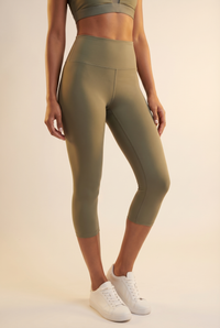 Contour High-Waist Capri Legging Apparel & Accessories > Activewear > Leggings > Capri Leggings by Profit Outfits