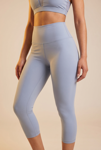Contour High-Waist Capri Legging Apparel & Accessories > Activewear > Leggings > Capri Leggings by Profit Outfits