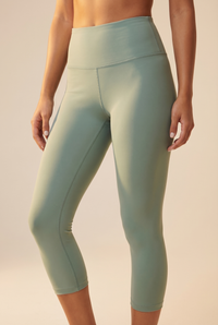 Contour High-Waist Capri Legging Apparel & Accessories > Activewear > Leggings > Capri Leggings by Profit Outfits