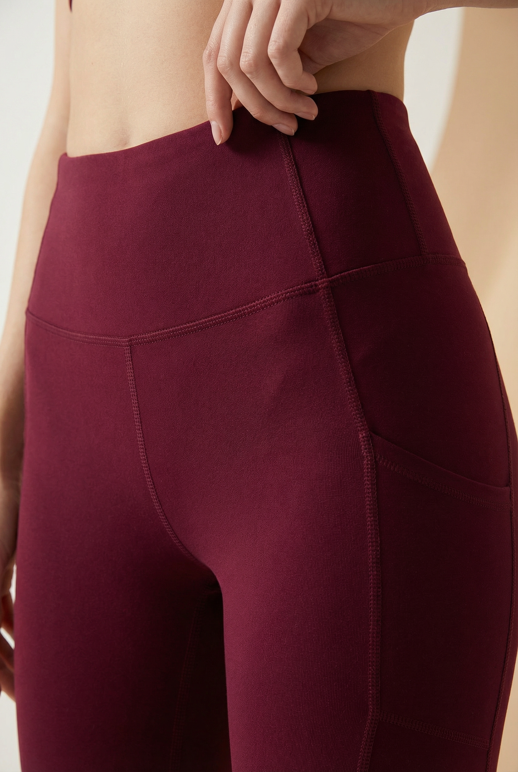 Sculpt Pocket Scrunch Legging  by PROFIT OUTFITS