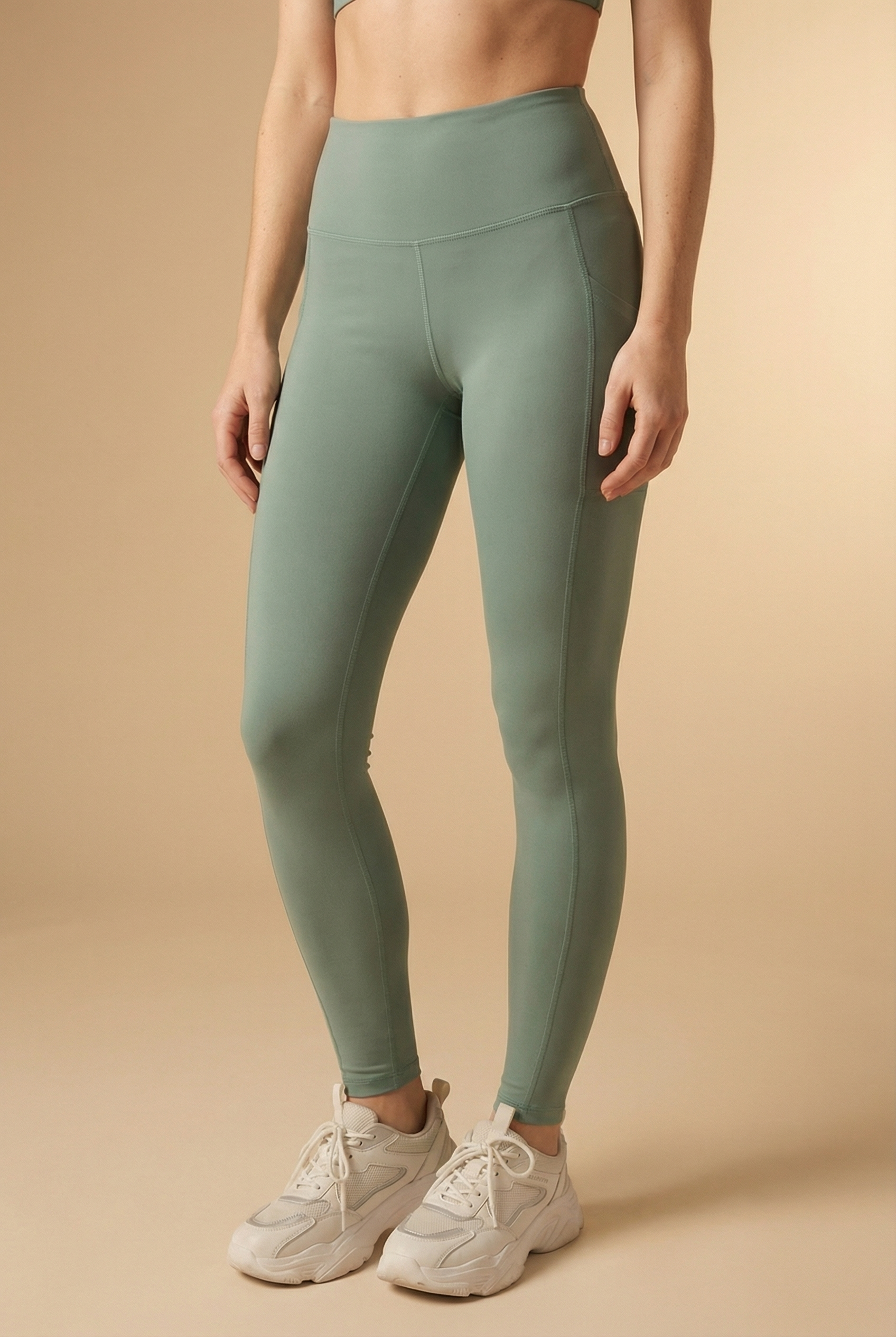 Sculpt Pocket Scrunch Legging  by PROFIT OUTFITS