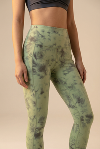 Tie-Dye Lift Pocket High-Waist Legging Apparel & Accessories > Activewear > Leggings > High-Waist Leggings by Profit Outfits