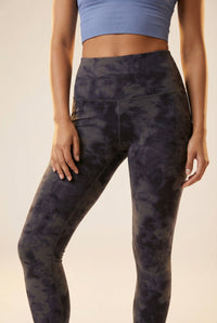 Tie-Dye Lift Pocket High-Waist Legging Apparel & Accessories > Activewear > Leggings > High-Waist Leggings by Profit Outfits
